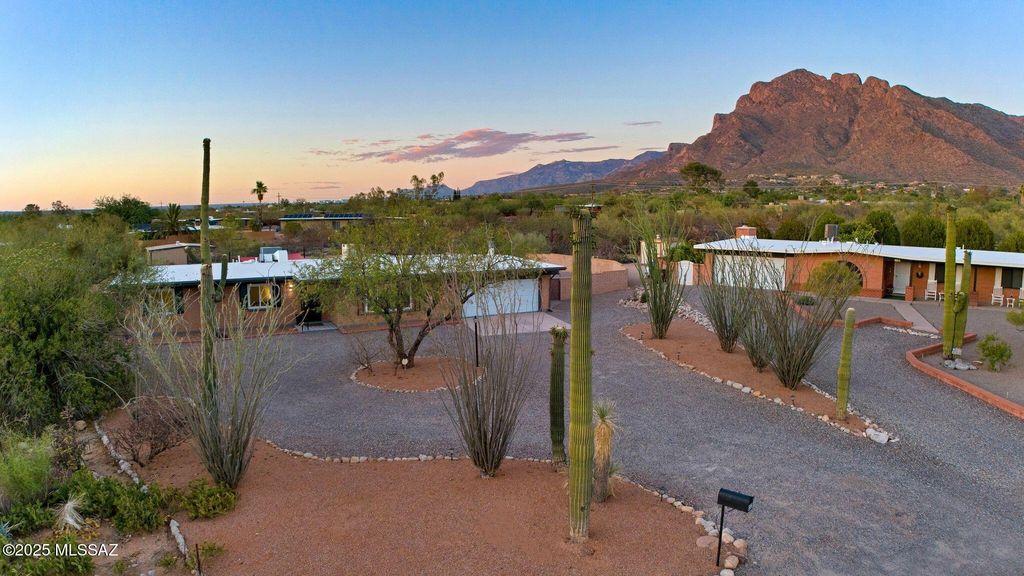 652 W  Camino Del Oro, Tucson, AZ 85704