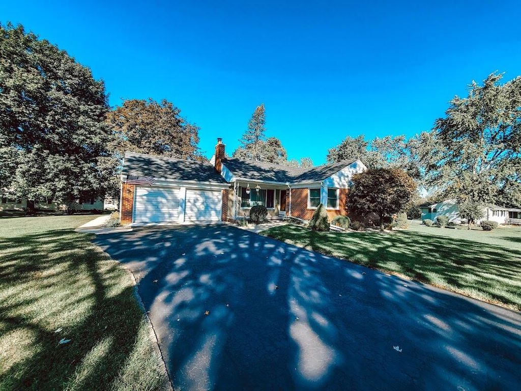 764 Woodbine Blvd, Jackson, MI 49203