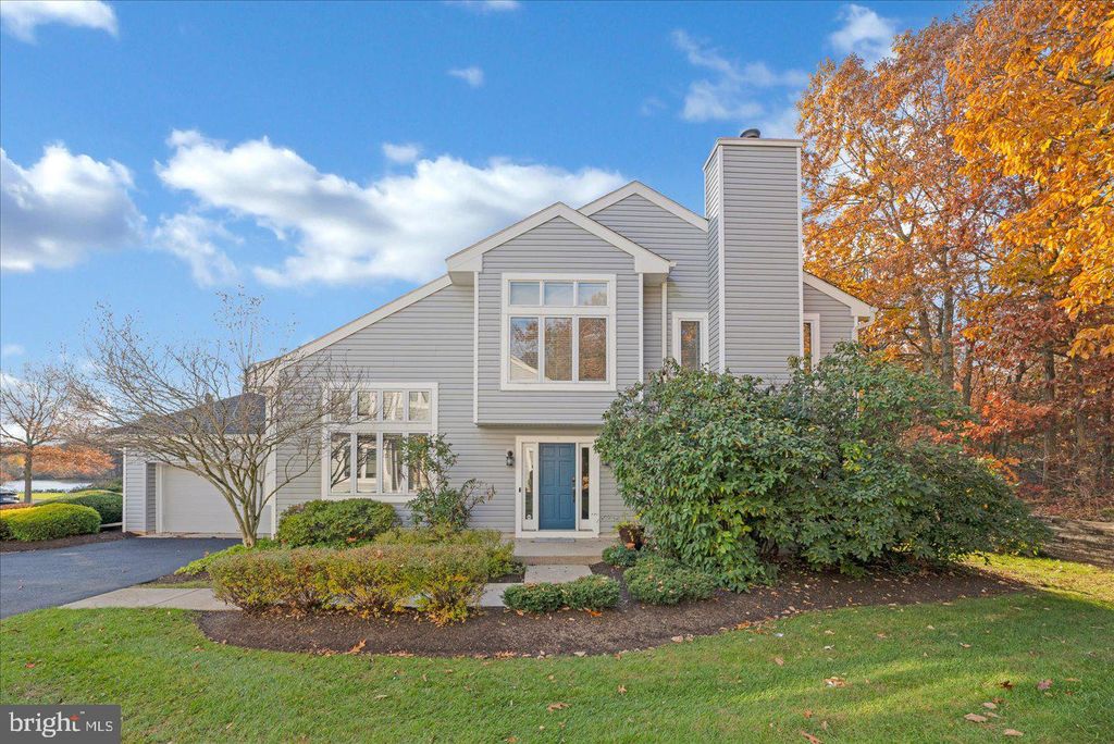 904 Champlain Dr, Voorhees, NJ 08043