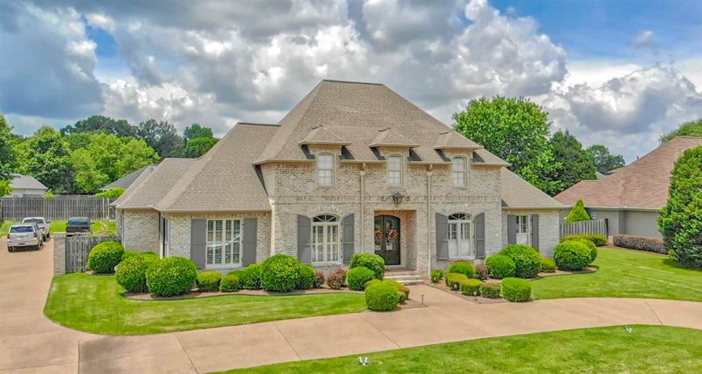 29 Emerald Lake Dr, Jackson, TN 4 Bed, 4 Bath SingleFamily Home 24