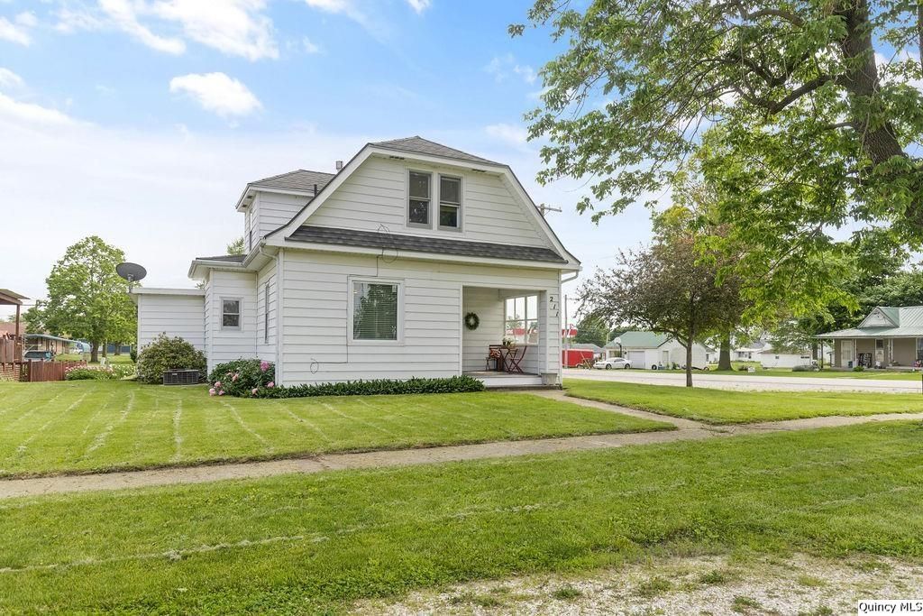 211 W Jefferson St, Camp Point, IL 62320