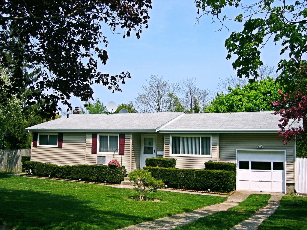 11 Devon Ln, Wheatley Heights, NY 11798 See Est. Value, Schools & More