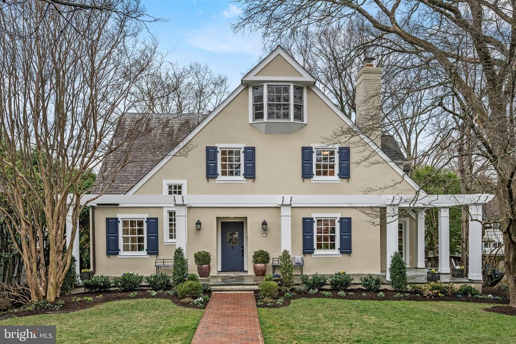 30 Grafton St, Chevy Chase, MD 20815
