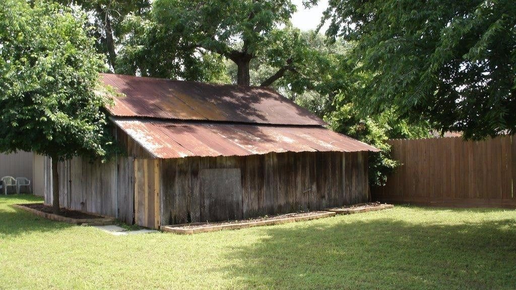 140 W Fannin St, La Grange, TX 78945