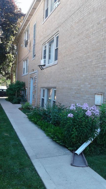5922 W Higgins Ave #2N, Chicago, IL 60630