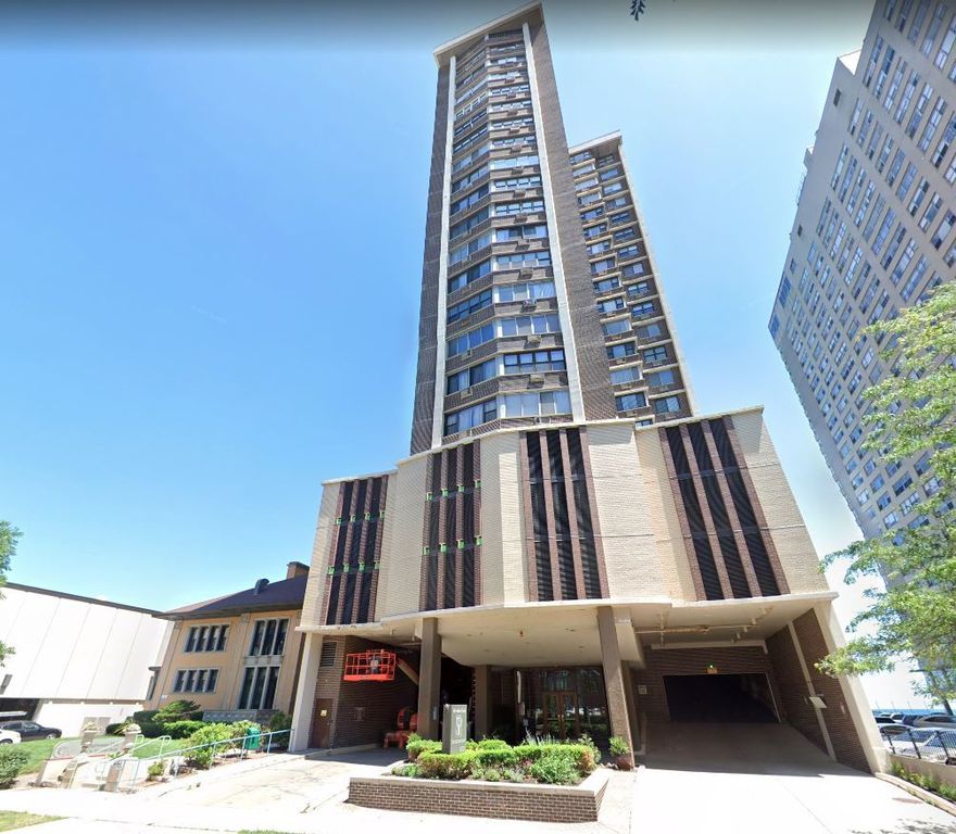 6325 N Sheridan Rd #1307, Chicago, IL 60660
