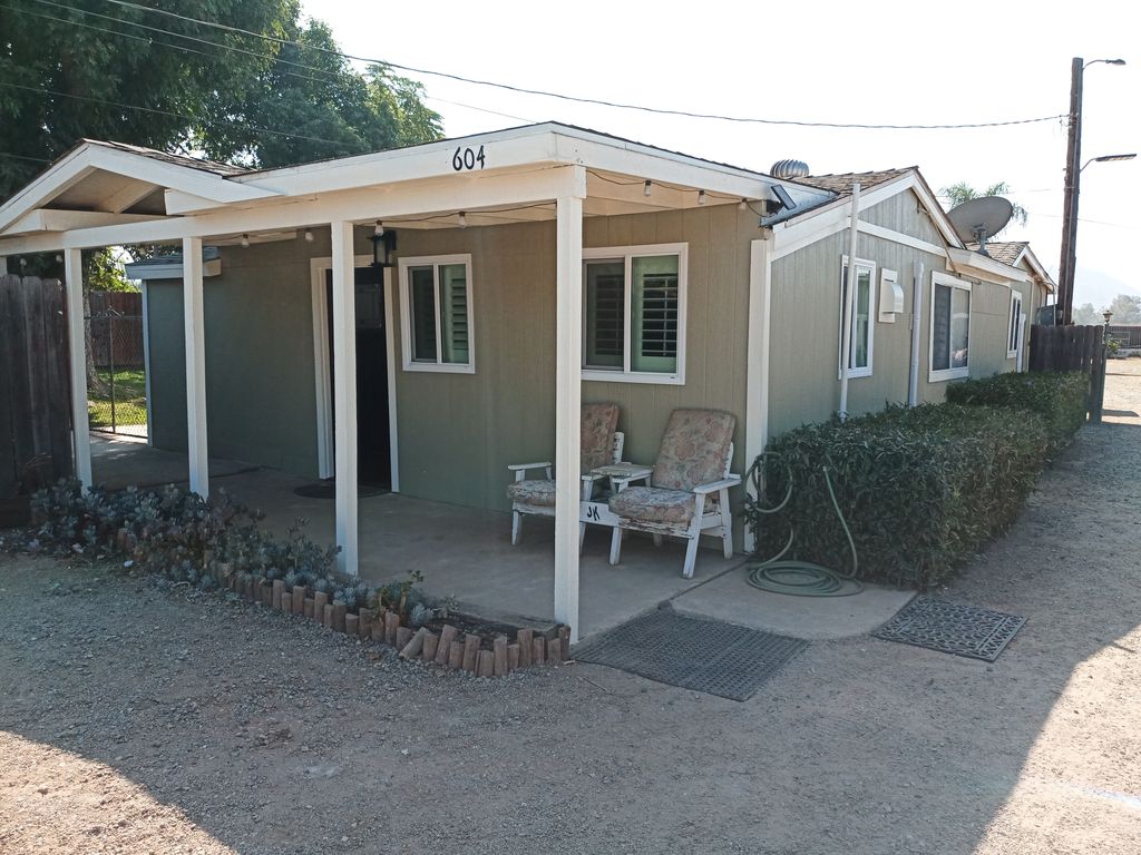 604 7th St #B, Norco, CA 92860
