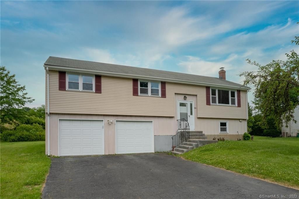 26 Brewer Dr, Bloomfield, CT 06002