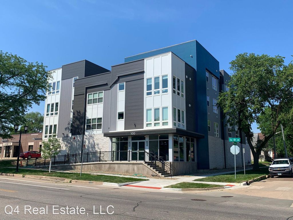 500 1st St SW, Cedar Rapids, IA 52404