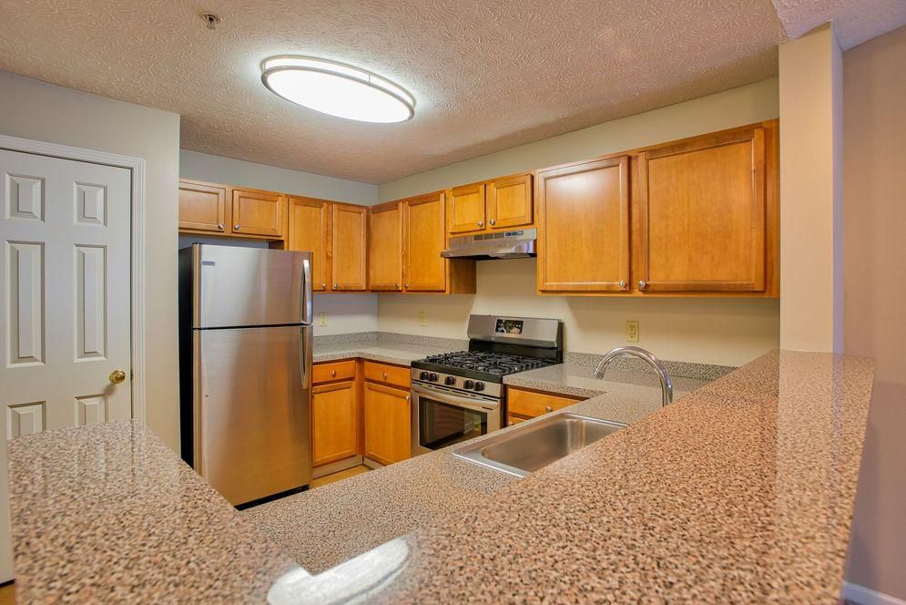 1660 Hampton Knoll Dr, Akron, OH 44313