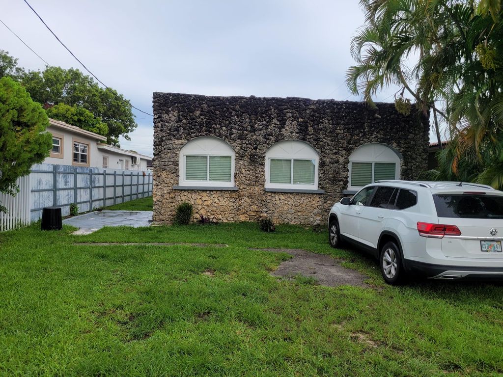 511 NW 62nd Ave, Miami, FL 33126