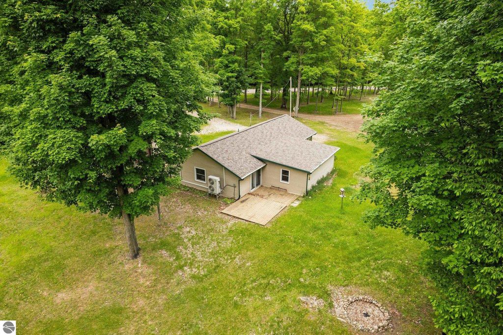 3007 Lund Rd SW, Fife Lake, MI 49633