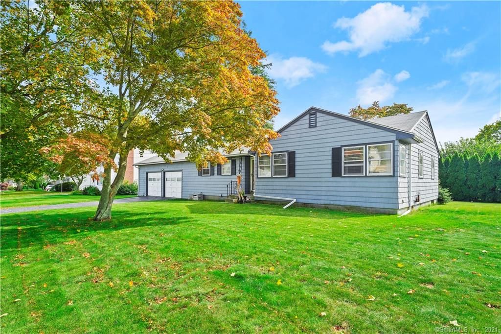 105 Wilbar Dr, Stratford, CT 06614