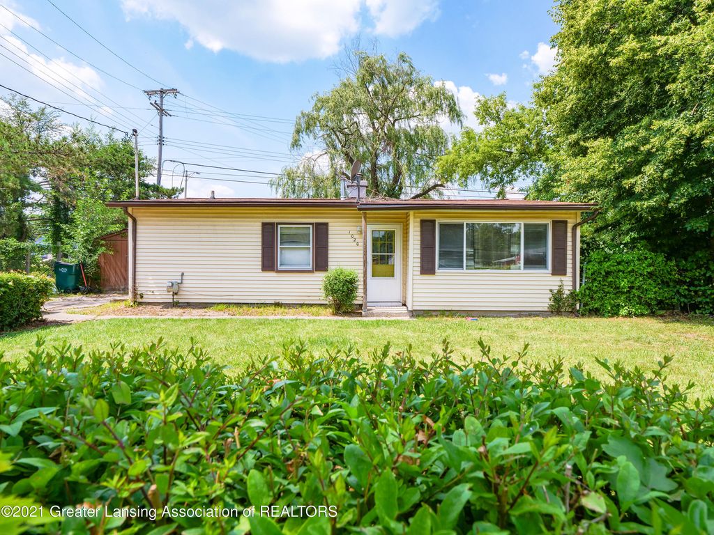 1020 Belaire Ave, Lansing, MI 48910