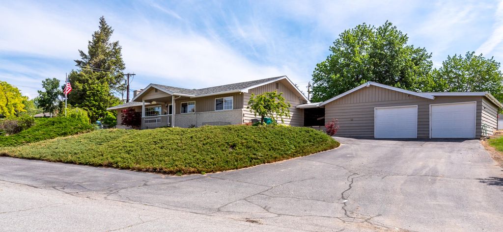 378 Eastmont Ave, East Wenatchee, WA 98802