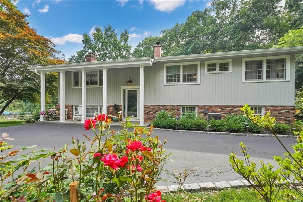 7 Peach Rd, Mahopac, NY 10541