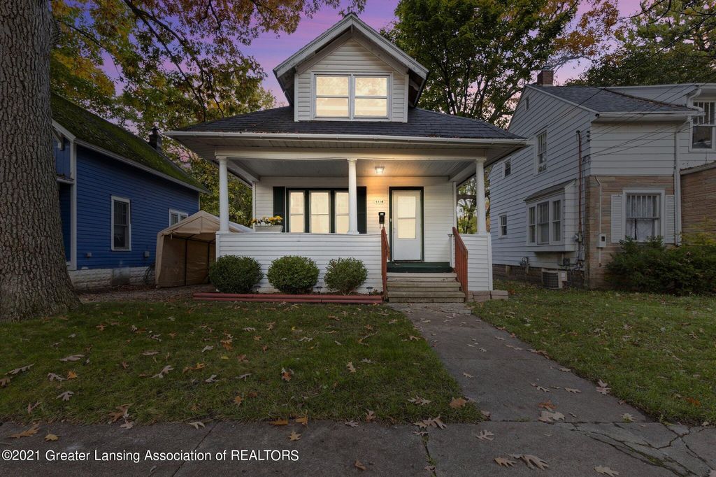 1114 Dakin St, Lansing, MI 48912