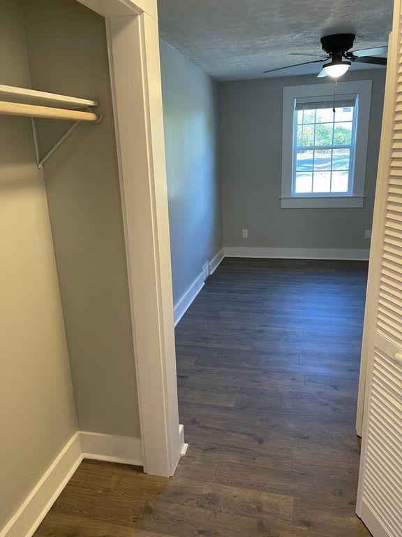 1418 Smallhouse Rd, Bowling Green, KY 42104