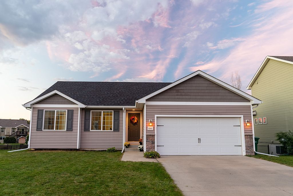 5141 NW 59th Ave, Johnston, IA 50131