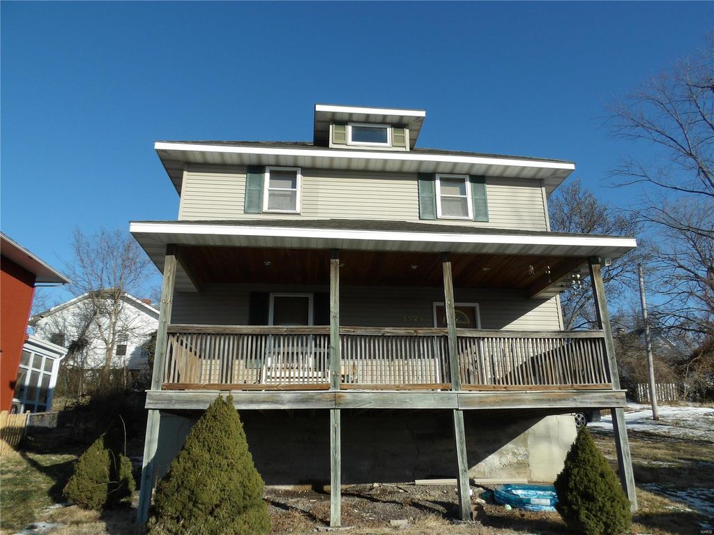 1222 Hill St, Hannibal, MO 63401