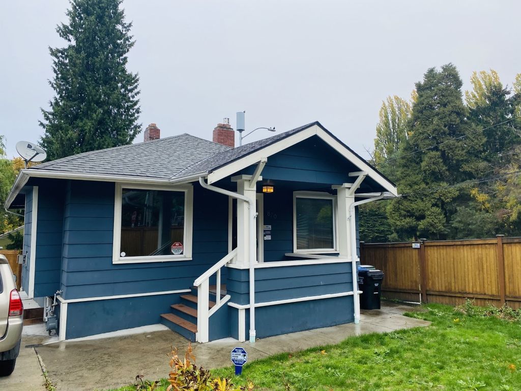 820 N 60th St, Seattle, WA 98103
