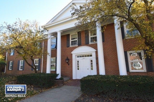 521 Coventry Ln #12, Crystal Lake, IL 60014