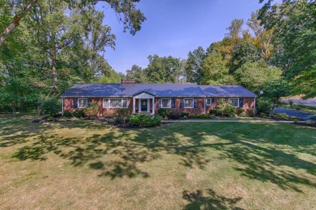 5201 E  Sunset Rd, Knoxville, TN 37914