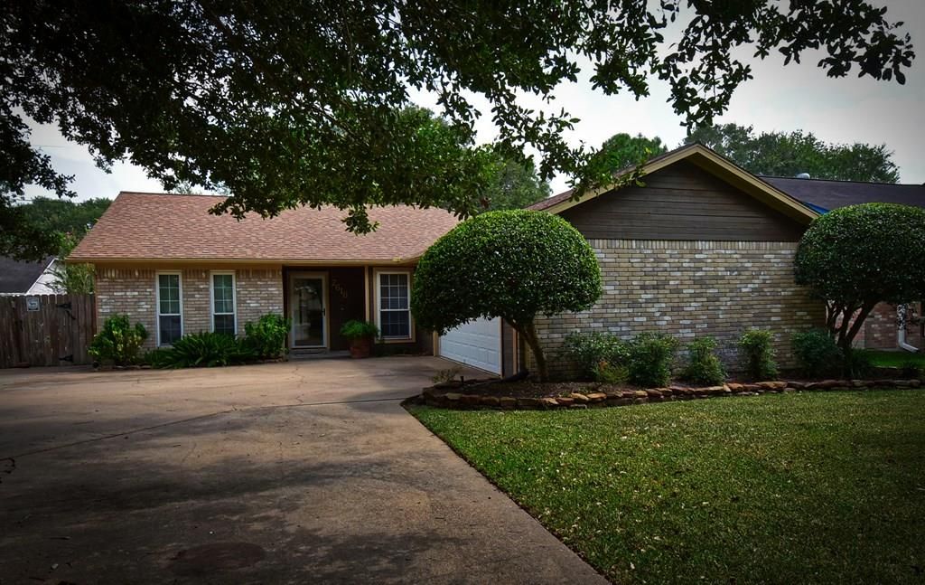 2616 Golden Ave, Bay City, TX 77414