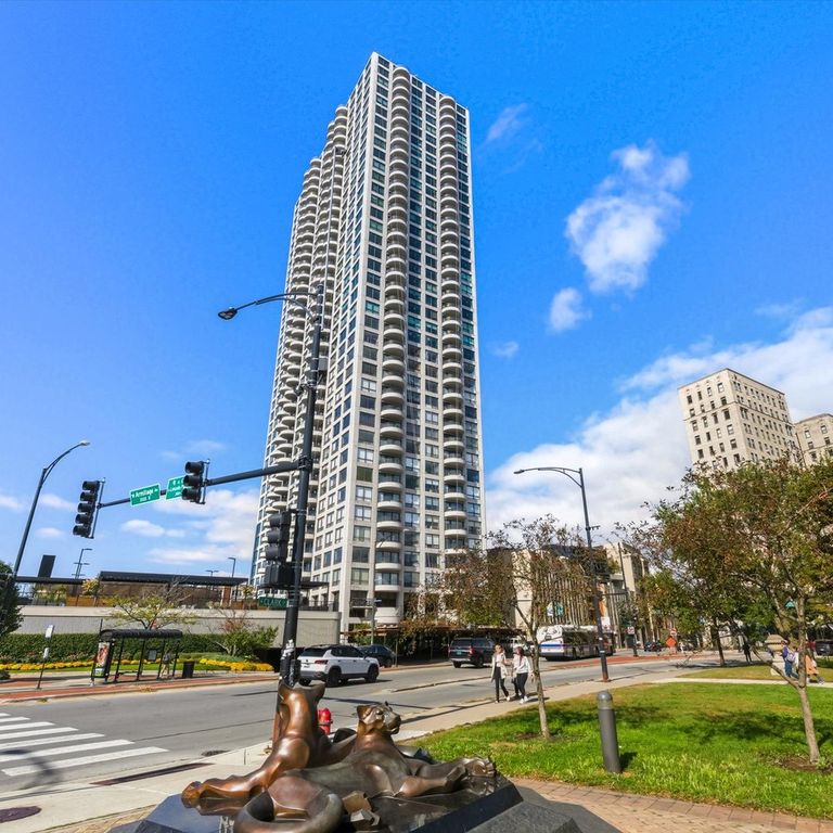 2020 N  Lincoln Park W #30C, Chicago, IL 60614