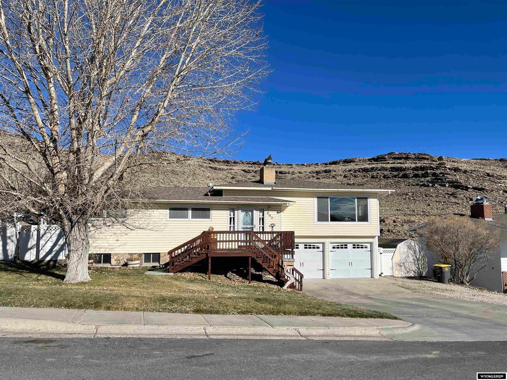 903 Nieman St, Rawlins, WY 82301
