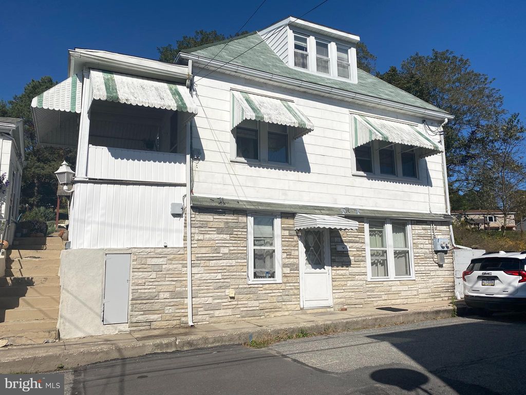 224 Wallace St, Pottsville, PA 17901
