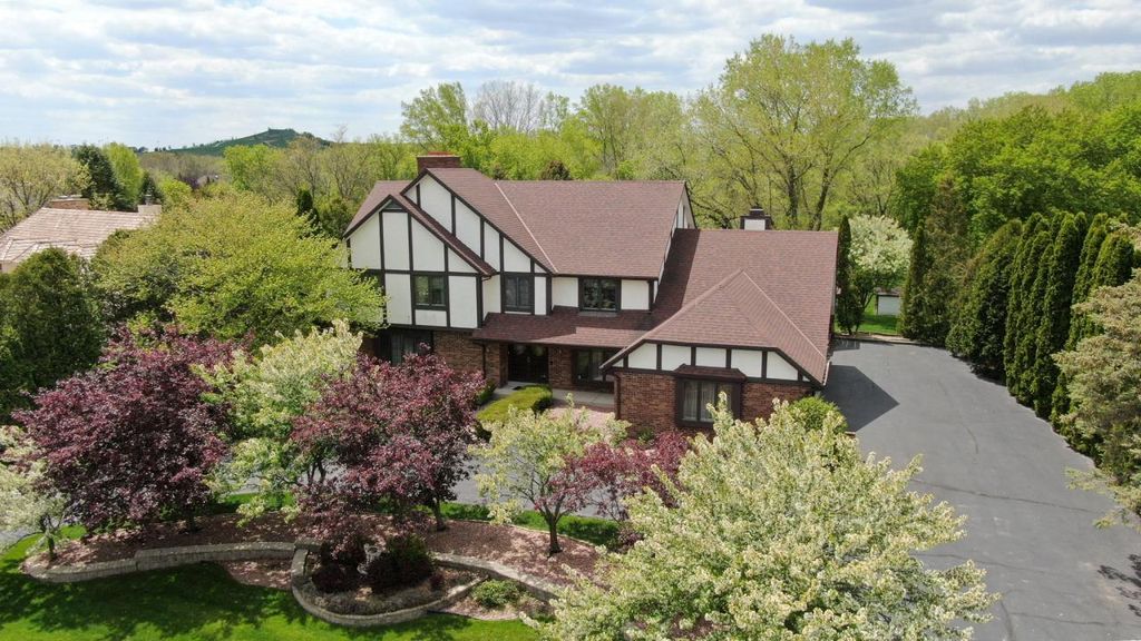 7718 Overlook Dr, Greendale, WI 53129 MLS 1738792 Trulia