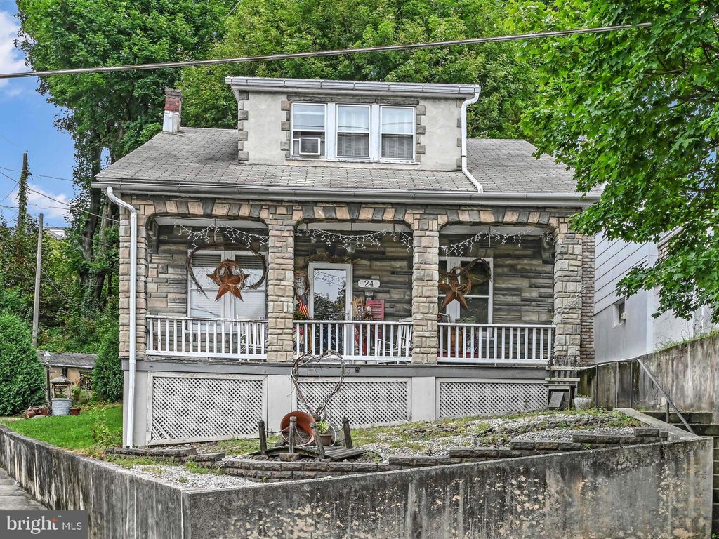 24 S Jackson St, Pottsville, PA 17901