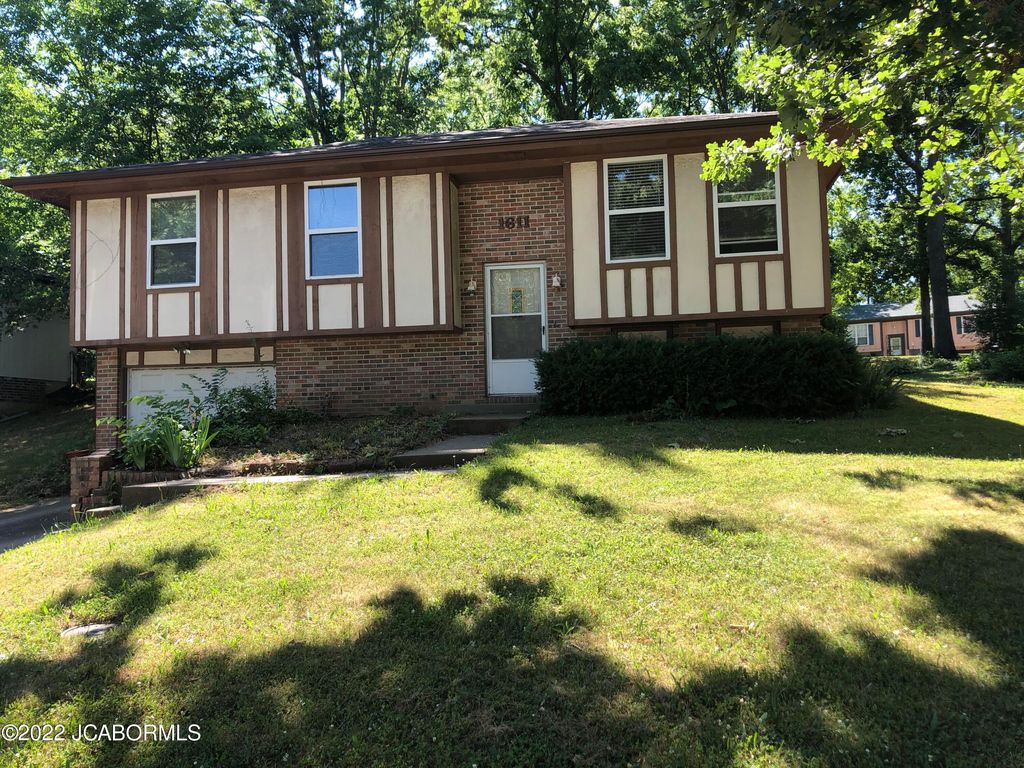 1611 Shady Ct, Jefferson City, MO 65109