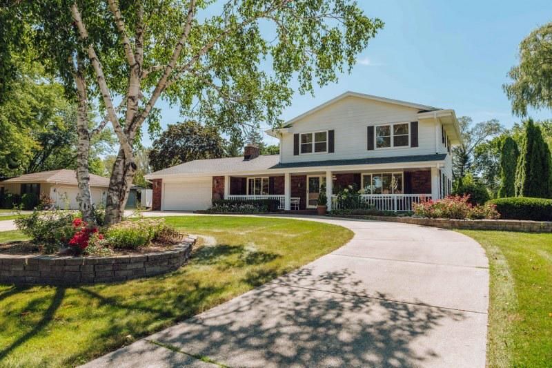 N21W22153 Glenwood LANE, Waukesha, WI 53186