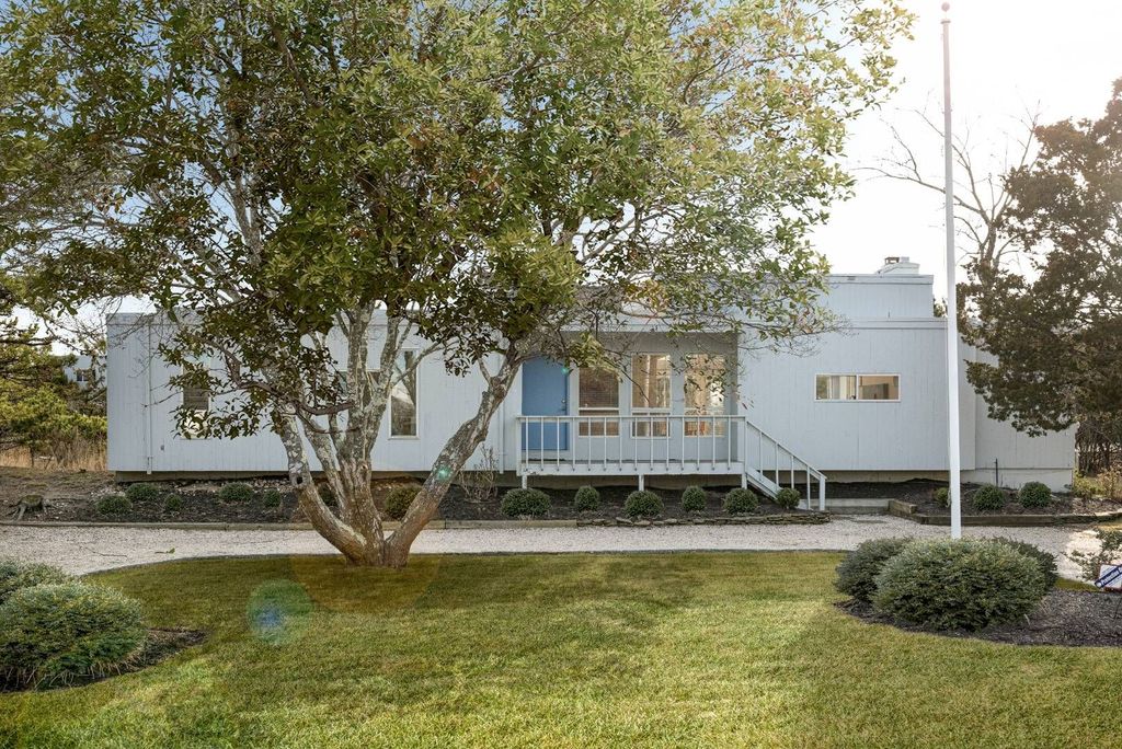 3 Meadow Way, Westhampton Beach, NY 11978