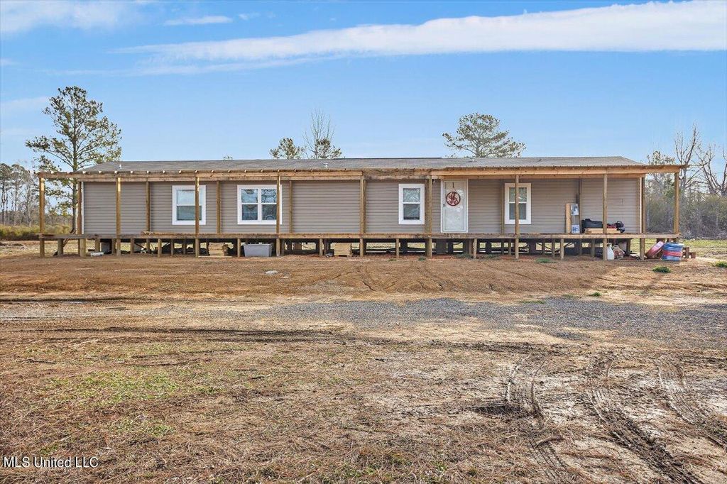 242 Luckey and Kennedy Rd, Magee, MS 39111