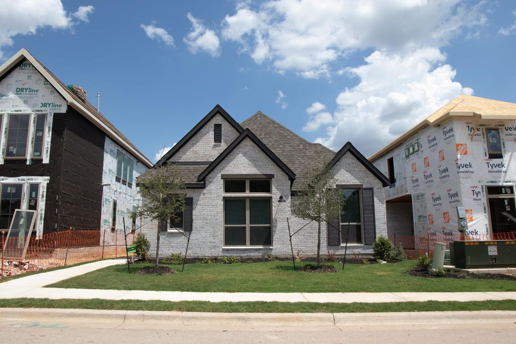 916 Azul Lagoon Dr, Leander, TX 78641