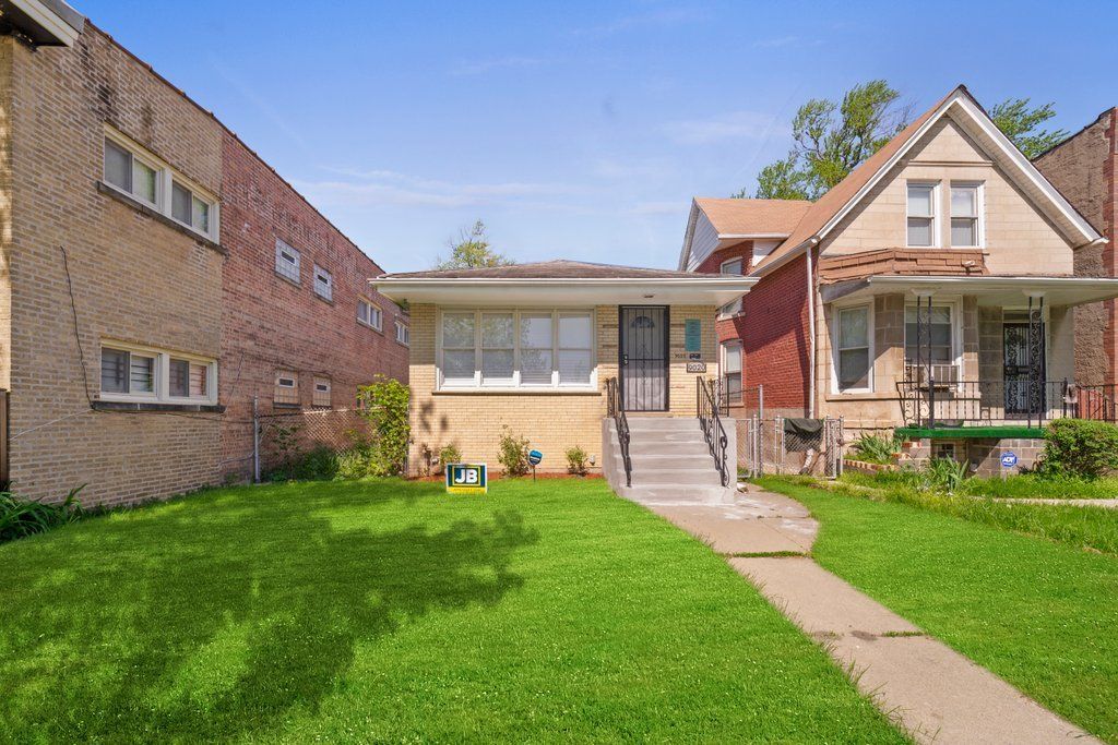 9020 S Dauphin Ave, Chicago, IL 60619