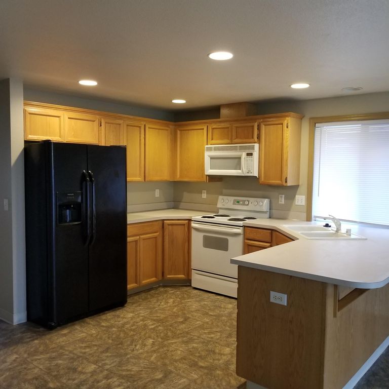 8204 Langara Dr, Pasco, WA 99301