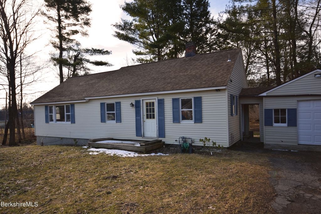 187 Lakeway Dr, Pittsfield, MA 01201