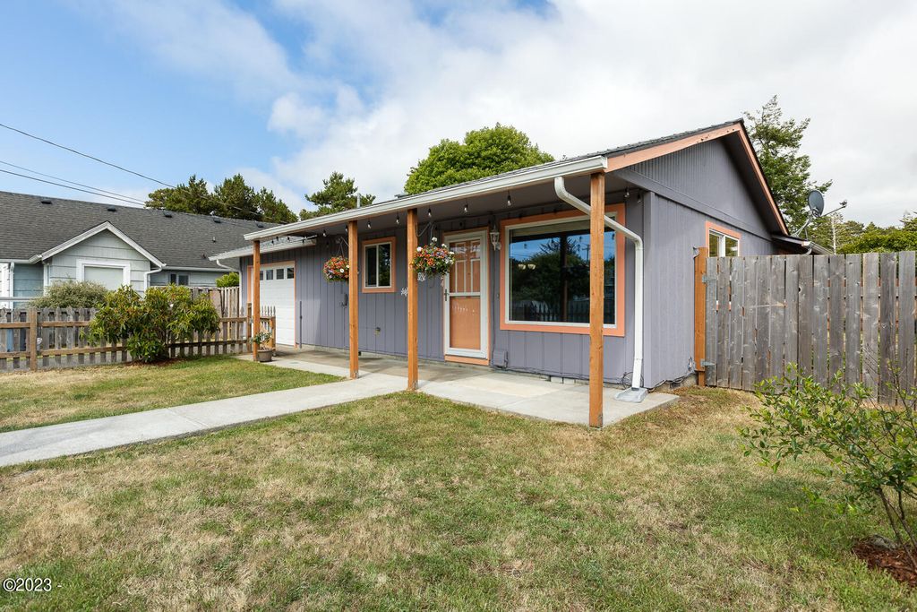 6524 SW Harbor Ave, Lincoln City, OR 97367