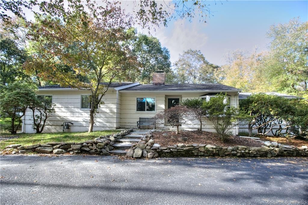 18 Joann Cir, Westport, CT 06880