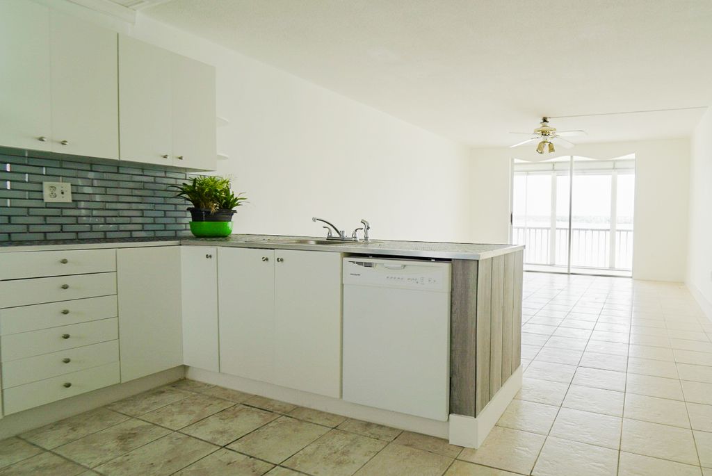 2920 Point East Dr #N408, Aventura, FL 33160