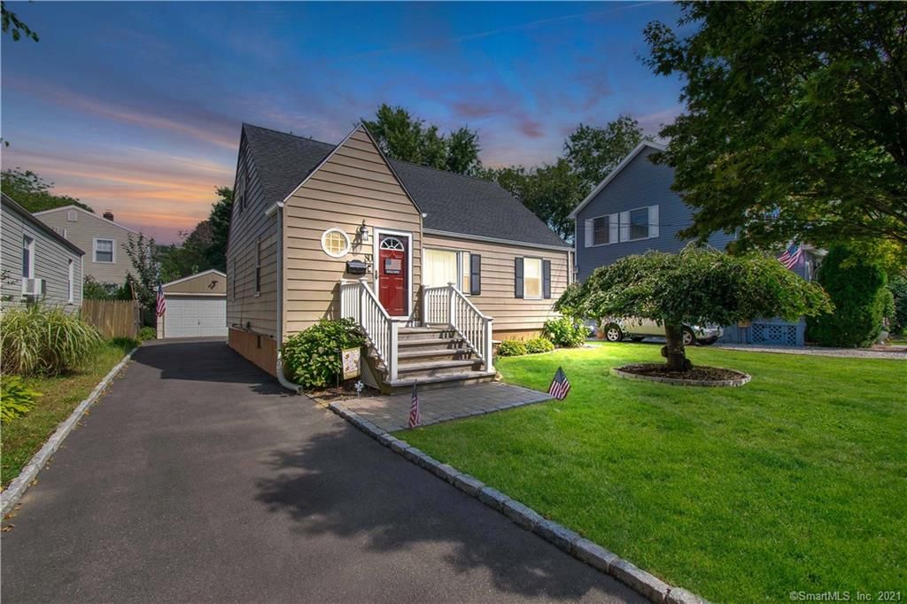 80 Wiebe Ave, Stratford, CT 06614