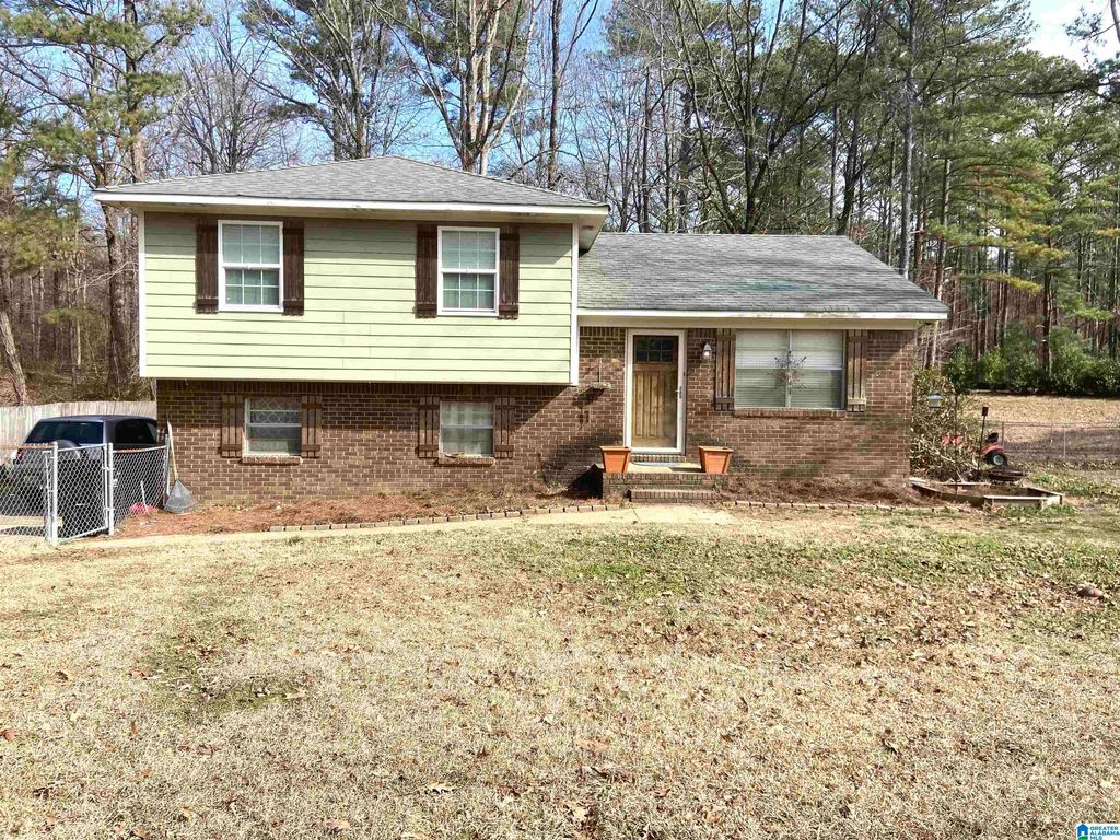 1351 Golden Forest Dr, Bessemer, AL 35022