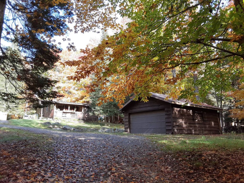 163 Old Indian Trl, Old Forge, NY 13420