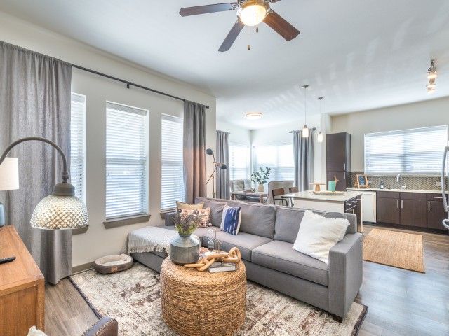 250 W Arbrook Blvd, Arlington, TX 76014