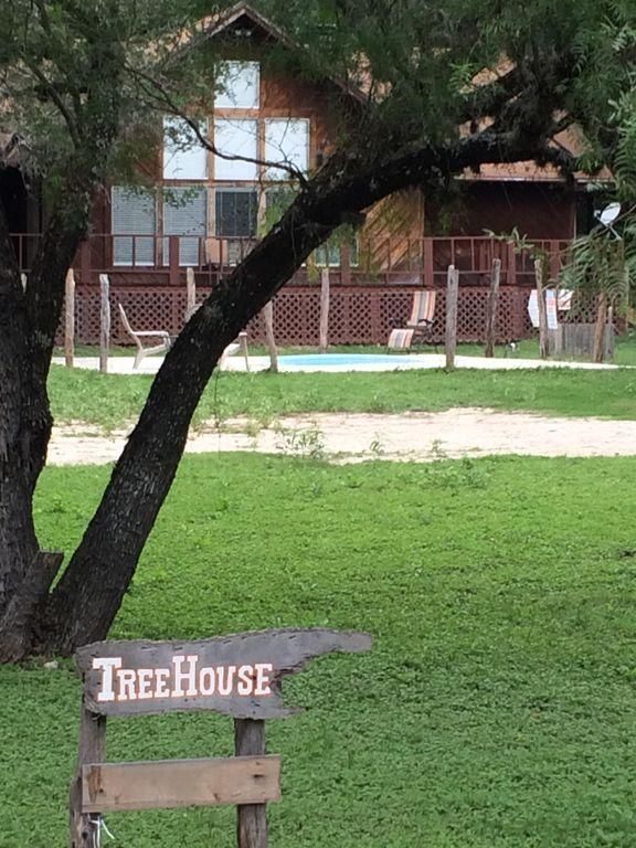 1643 River Rd, Concan, TX 78838