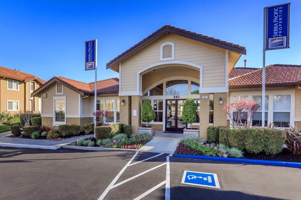 241 W Buchanan Rd, Pittsburg, CA 94565
